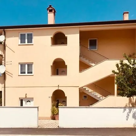 Apartman Salis *